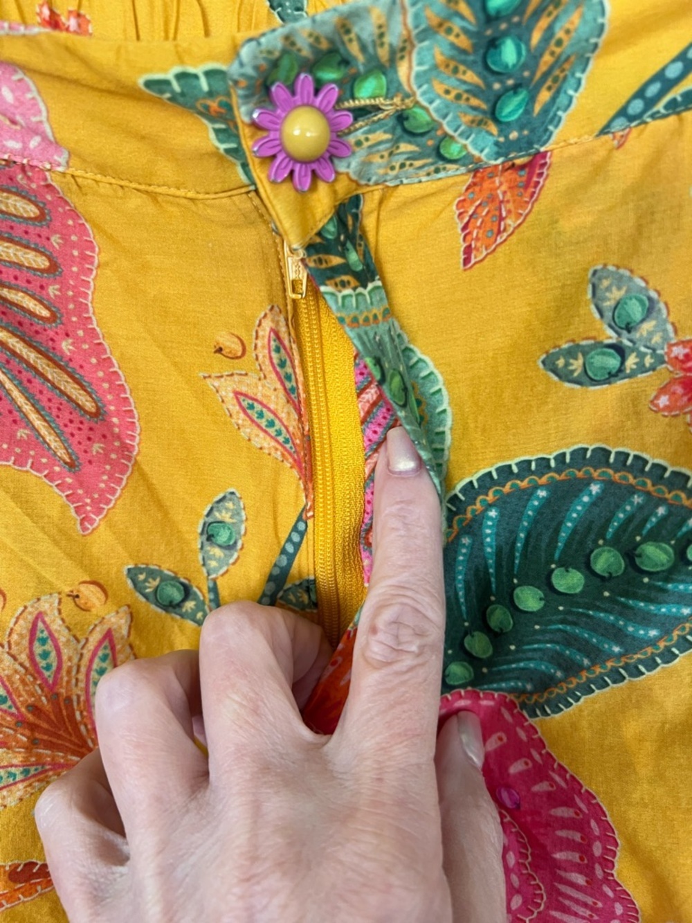 FARM Rio Macaw Bloom Tropical Print Pants Wide Leg Ruffle Hem Yellow Size M - Picture 7 of 13